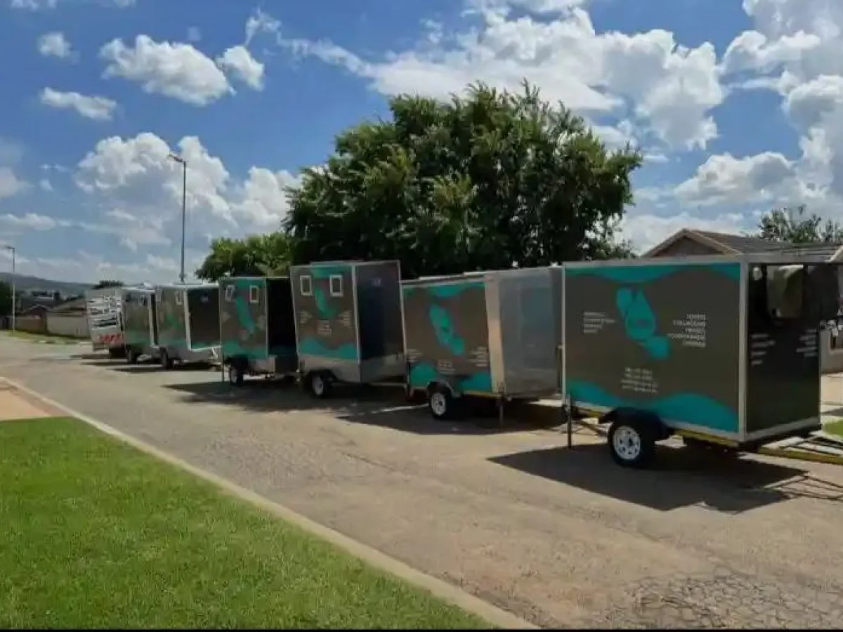 Mobile fridge and toilet rental